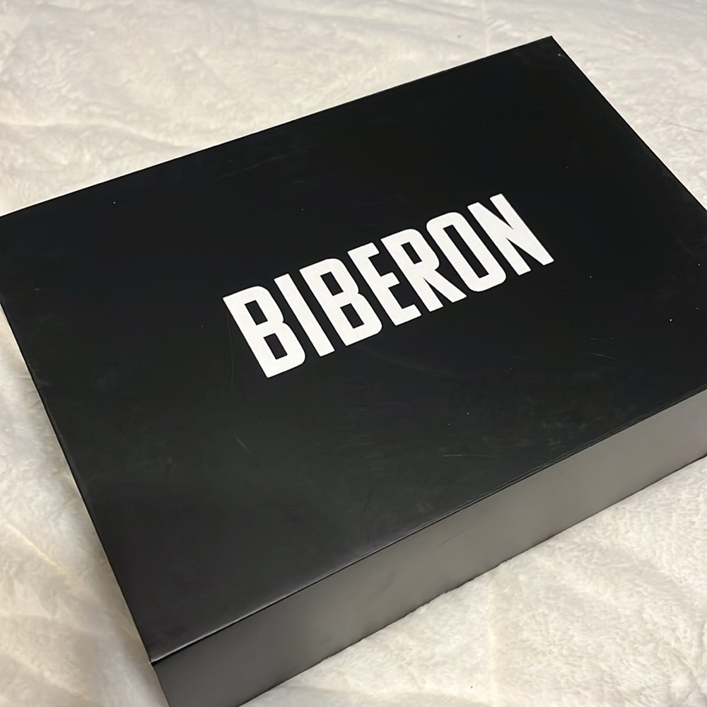 Elegant Black High Heels with Gold Chain Detail BIBERON Size 9.5 - Picture 4 of 8